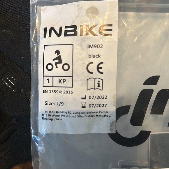 Biking gloves NWTs size large - Picture 3 of 5